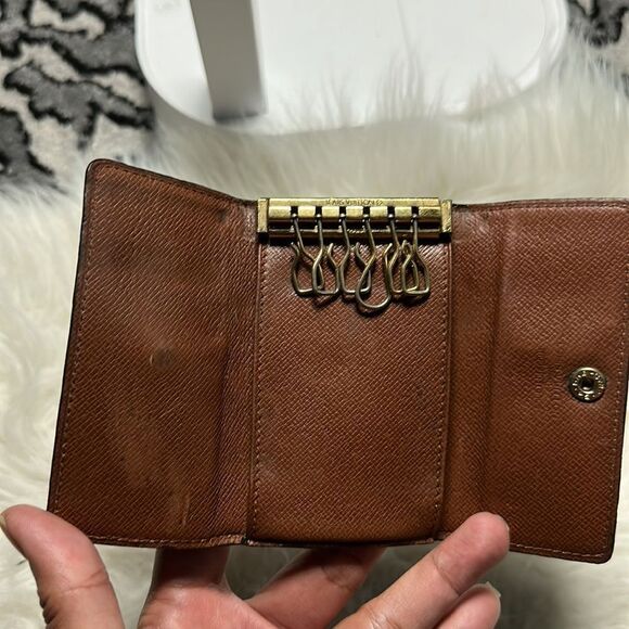 Louis Vuitton Key Holder - Picture 7 of 10